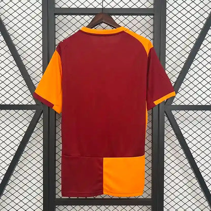 Galatasaray SK Domicile 2025/2026 avec drapeau